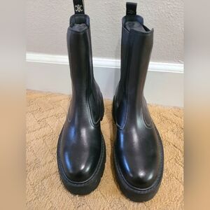 Womens black leather designer boots with chunky heels size 37/38